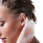 a-quelle-frequence-devez-vous-vous-laver-les-cheveux-pour-eviter.webp.webp